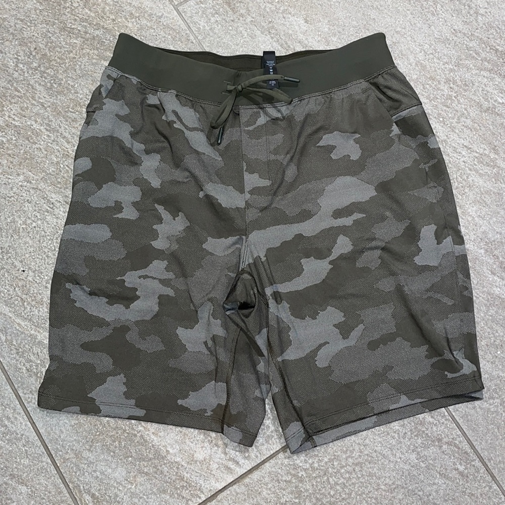 New w/out tags men's Lululemon linerless shorts